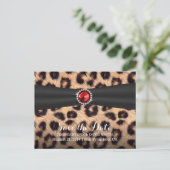 Chic Ruby Gemstone Leopard Print Save the Date Ankündigungspostkarte (Stehend Vorderseite)