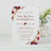 Chic Rustic Burgundy Marsala Floral Wedding Einladung (Stehend Vorderseite)