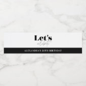 Chic Schwarz-weiß Feiern wir Geburtstag Wasserflaschenetikett (Einzelnes Label)