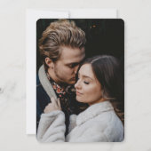 Chic Schwarz-weiß florales Foto Mit Monogramm Hoch Einladung (Rückseite)