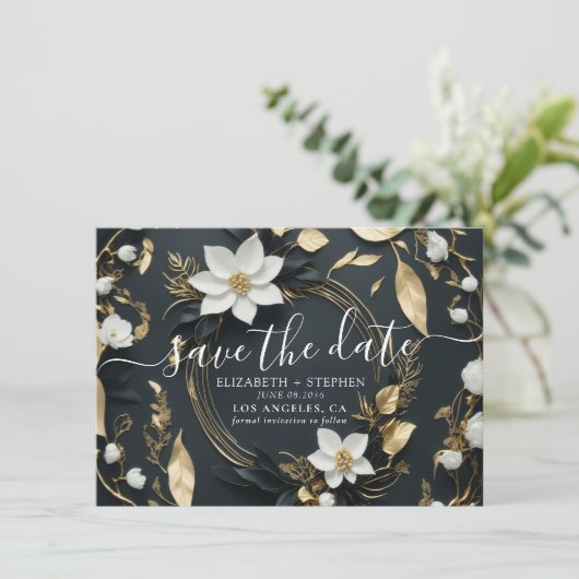 Chic Schwarz-weiß Gold Floral Wreath Wedding Foto Save The Date (Stehend Vorderseite)