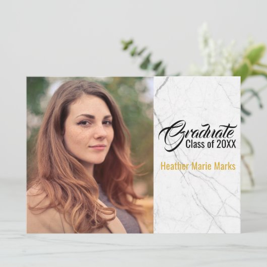 Chic Schwarz-weiß Marble Gold Foto Abschluss Einladung (Stehend Vorderseite)