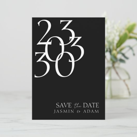 Chic Schwarz-weiß Minimal Typografy Wedding Save The Date (Stehend Vorderseite)