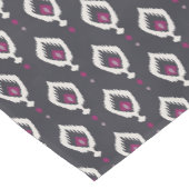 Chic schwarzes und lila ikat Stammes- Muster Kurzer Tischläufer (Ecke)