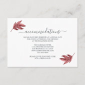 Chic Script Burgundy Leaf Hochzeitsinformationen Begleitkarte (Vorderseite)