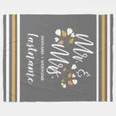 Chic Script Custom Mr. und Mrs Gray Gold Stripes Fleecedecke (Vorderseite (Horizontal))