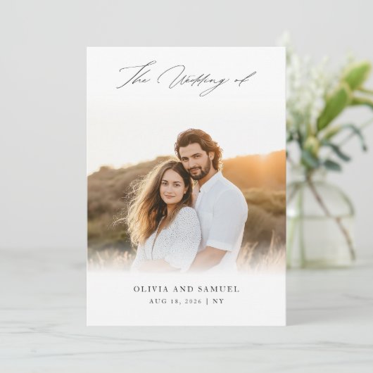 Chic Script Elegantes Foto Overlay White Wedding Einladung (Stehend Vorderseite)