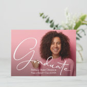 Chic Script Foto Abschluss Ankündigung (Stehend Vorderseite)