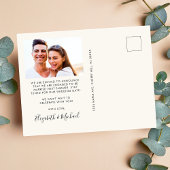 Chic Script Foto Overlay Cream-Verlobung Ankündigungspostkarte