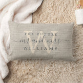 Chic Script Future Mr Mrs Monogram Beige Leinen Lendenkissen (Decke)
