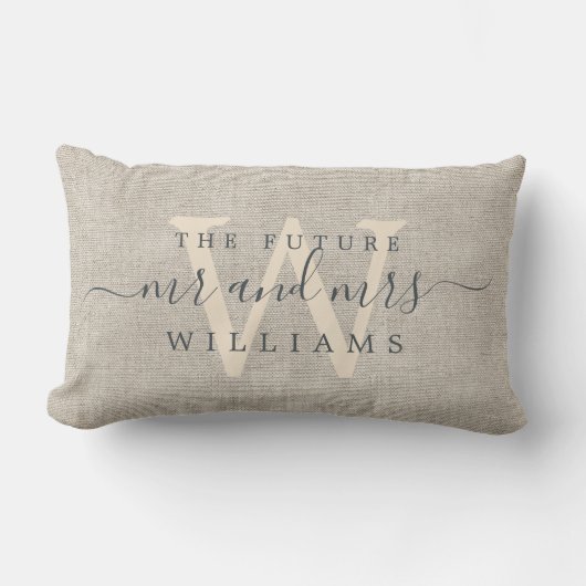 Chic Script Future Mr Mrs Monogram Beige Leinen Lendenkissen (Vorderseite)