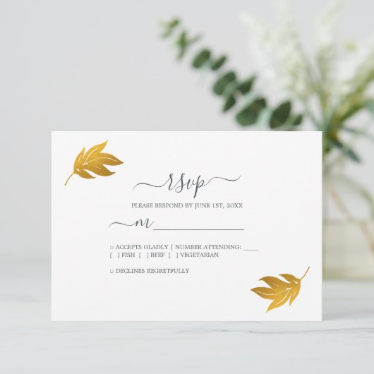 Chic Script Gold Leaf Einfache Hochzeit RSVP Karte (Stehend Vorderseite)