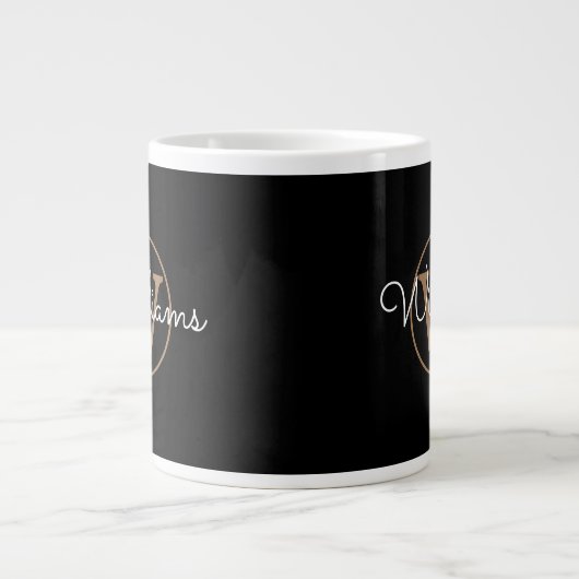 Chic Script Gold Monogram Black Personalisiert Jumbo-Tasse (Vorderseite)