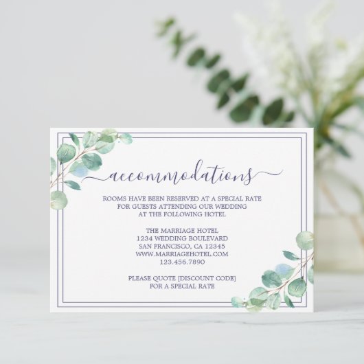 Chic Script Green Foliage Hochzeitsinformationen Begleitkarte (Stehend Vorderseite)