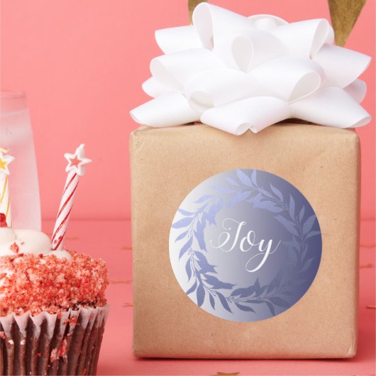 Chic Script Joy Blue Foil Wreath Christmas Classic Runder Aufkleber (Party)
