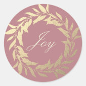 Chic Script Joy Gold Wreath Weihnachts Dusty Rose Runder Aufkleber (Vorderseite)