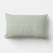 Chic Script Mr. Pastel Green New Monogram Lendenkissen (Vorderseite)