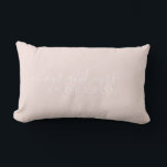 Chic Script Mr. Pastel Pink New Monogram Lendenkissen<br><div class="desc">Chic, modernes pastellrosa Kissen mit dem Text Mr. und Mrs. in weißer eleganter Schrift. Fügen Sie einfach Ihren verheirateten Namen hinzu. Perfektes Luxusgeschenk für das frisch vermählte Paar. Exklusiv für Sie entworfen von Happy Dolphin Studio. Wenn Sie Hilfe oder passende Produkte benötigen, kontaktieren Sie uns bitte unter happydolphinstudio@outlook.com. Wir helfen...</div>