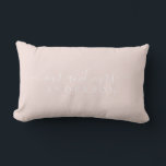 Chic Script Mr. Pastel Pink New Monogram Lendenkissen<br><div class="desc">Chic, modernes pastellrosa Kissen mit dem Text Mr. und Mrs. in weißer eleganter Schrift. Fügen Sie einfach Ihren verheirateten Namen hinzu. Perfektes Luxusgeschenk für das frisch vermählte Paar. Exklusiv für Sie entworfen von Happy Dolphin Studio. Wenn Sie Hilfe oder passende Produkte benötigen, kontaktieren Sie uns bitte unter happydolphinstudio@outlook.com. Wir helfen...</div>