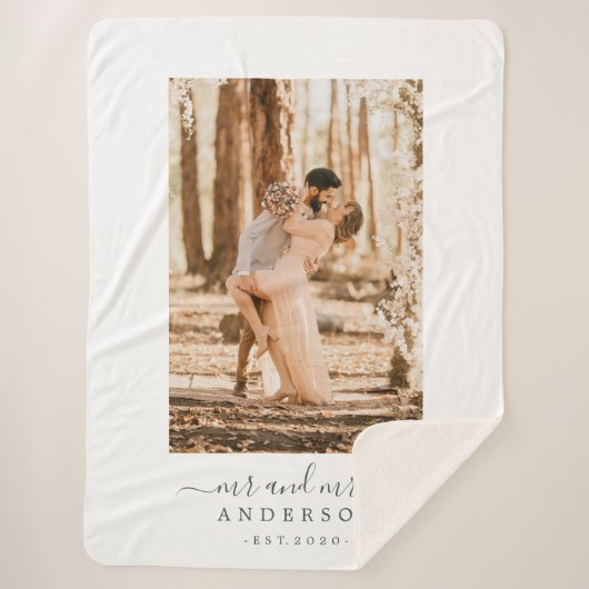 Chic Script neu verheiratet Mr. Monogram Foto Sherpadecke (Vorderseite)