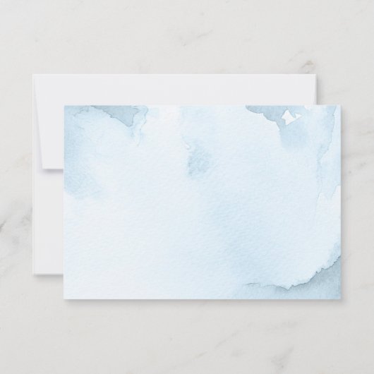 Chic Script Slate Blue Mountains Forest Wedding RSVP Karte (Rückseite)