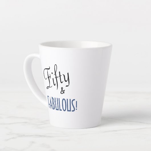 Chic Script Typografie Fifty & FABULOUS! Geburtsta Milchtasse (Linke Ecke)