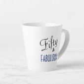 Chic Script Typografie Fifty & FABULOUS! Geburtsta Milchtasse (Rechte Ecke)