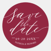 Chic Script Wedding Save the Date Runder Aufkleber (Vorderseite)
