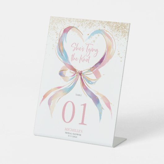 Chic She zähmt das knotenrosa Brautparty Sockelschild (Vorderseite)