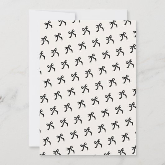 Chic 'She's The Knot Black Bow Brautparty Einladung (Rückseite)