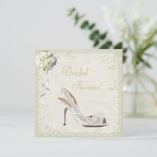 Chic Shoe & Bouquet Brautparty Einladung (Stehend Vorderseite)