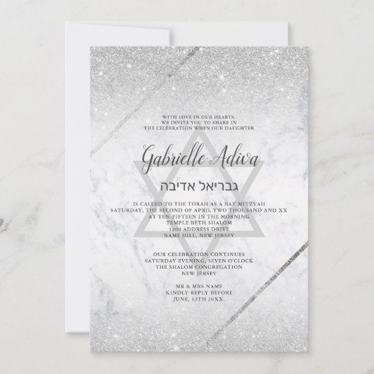 Chic silber Glitzer Drehbuch Marmor Bat Mitzvah Einladung (Vorderseite)