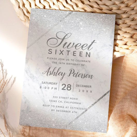 Chic silber Glitzer Drehbuch Marmor Sweet 16 Einladung