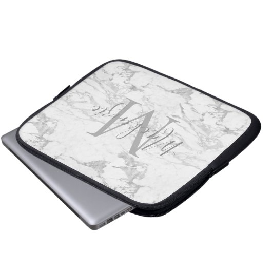 Chic Silver Foil Marmor Monogram Laptopschutzhülle (Vorne Knopf)