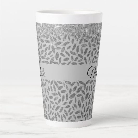 Chic Silver Glittery Feathers Personalisiert Milchtasse (Vorderseite)