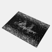 Chic Silver Glitzer Black and White Monogram Fußmatte (Schrägansicht)