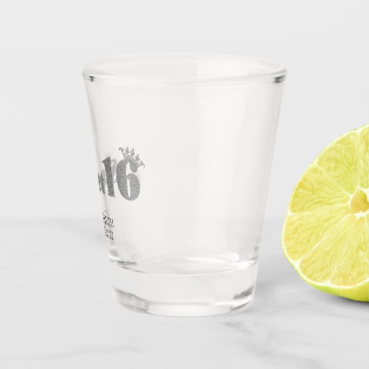 Chic Silver Glitzer Tiara Sweet 16 Schnapsglas (Rechts)