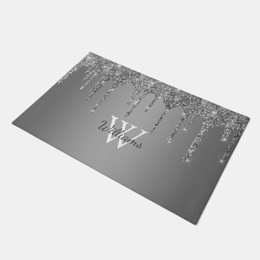 Chic Silver Glitzer Tropfen Sparkle Monogram Name Fußmatte (Schrägansicht)