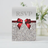 Chic Silver Sequins Diamond Red Bow Wedding RSVP Karte (Stehend Vorderseite)