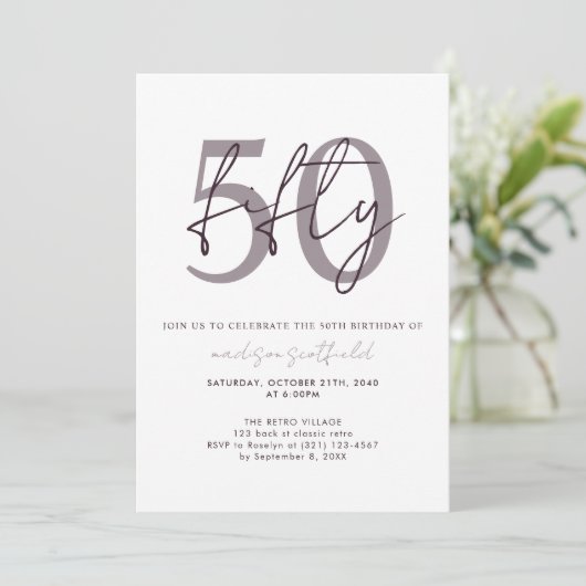 Chic Simple Minimalistisch Lila Plum 50. Geburtsta Einladung (Stehend Vorderseite)