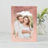 Chic Simple Rose Gold Script Foto Collage Wedding Einladung (Stehend Vorderseite)