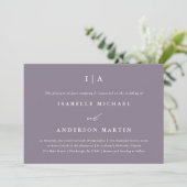 Chic Smoky Lila Monogram Wedding Einladung (Stehend Vorderseite)