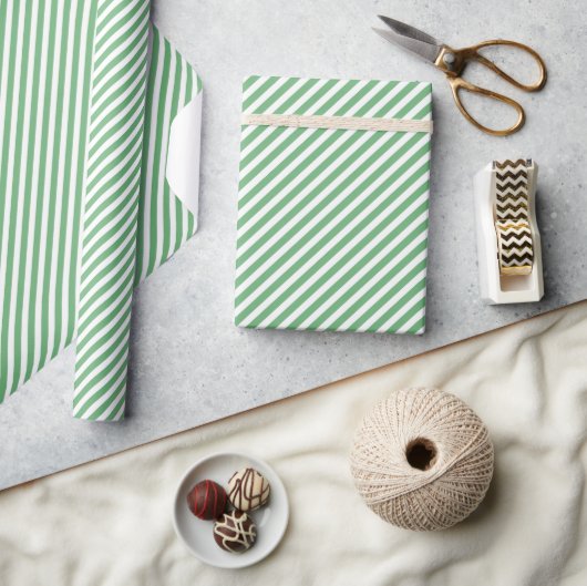 Chic Spring Mint Green White Stripes Muster Geschenkpapier (Kunsthandwerk)