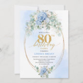 Chic Timeless Blue Hydrangea Floral 80th Birthday Einladung (Vorderseite)