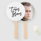 Chic Trendy Black Brush Script Team Groom Hand Fan Fächer (Vorne und Hinten)