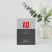 Chic Trendy Gray Strip Red Monogram Business Card Visitenkarte (Stehend Vorderseite)