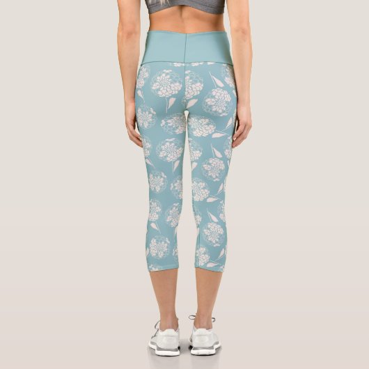 Chic trendy muffige blaue Dahlia Capri Leggings (Rückseite)