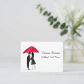 Chic trendy Red Umbrella Liebe Ehepaar Wedding Visitenkarte (Stehend Vorderseite)
