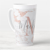 Chic Trendy Rose Gold Foil Marmor Monogramm Milchtasse (Linke Ecke)
