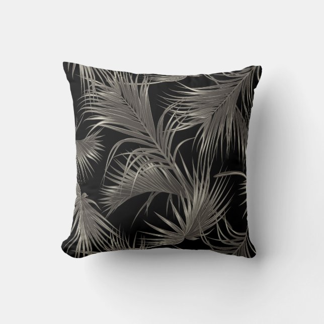 Chic Tropical Palm Fronds Muster auf schwarz Kissen (Vorderseite)